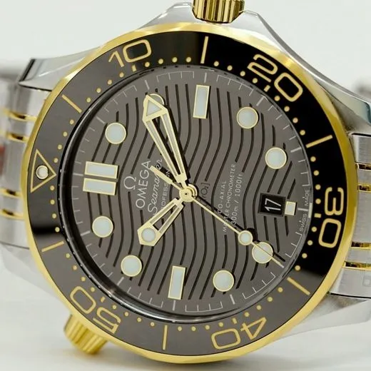 top-tier replicaOmega men's black dialsteel braceletSeamaster 300m series mechanical watch front view