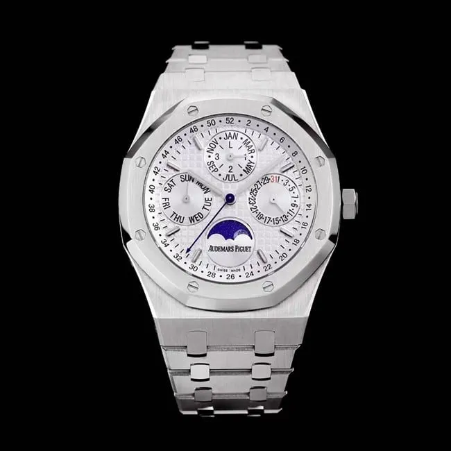 Audemars Piguettop-tier watch automatic movement men's white dialsteel braceletRoyal Oak series watch front view