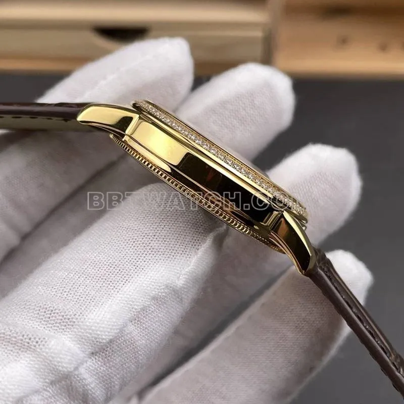 Vacheron Constantintop-tier watch XR factory inherited white dial2824mechanical movementleather strap model 82172side live photo