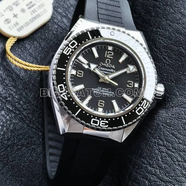 VS Factorytop-tier watch Seamaster 600m black dial black bezel rubber braceletfront live photo