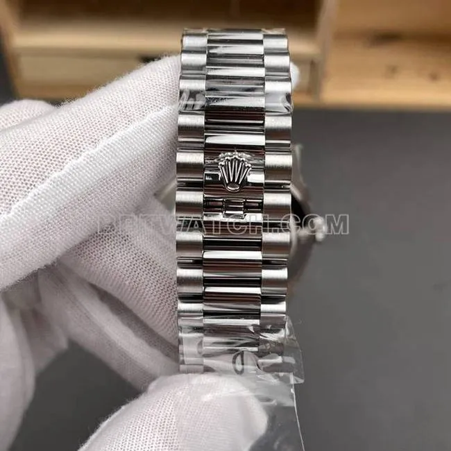 Rolextop-tier watch RC factory Day-Date40mm ice blue dial3255steel bracelet model side live photo