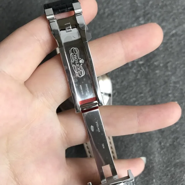 top-tier watch Rolex men's gray plate black belt log series baby's breath automatic movement crocodile leather strap watch front view