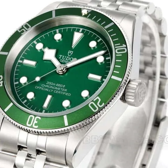3TTudor Biwan top-tier 1:1high-quality replicagreen dialsteel bracelet model 79230Gbraceletlive photos