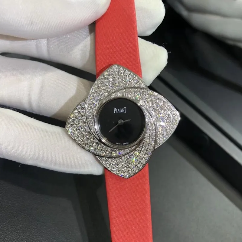 Piaget rose-shaped watch with rotatable petals diameter 37mm Swiss movement front view