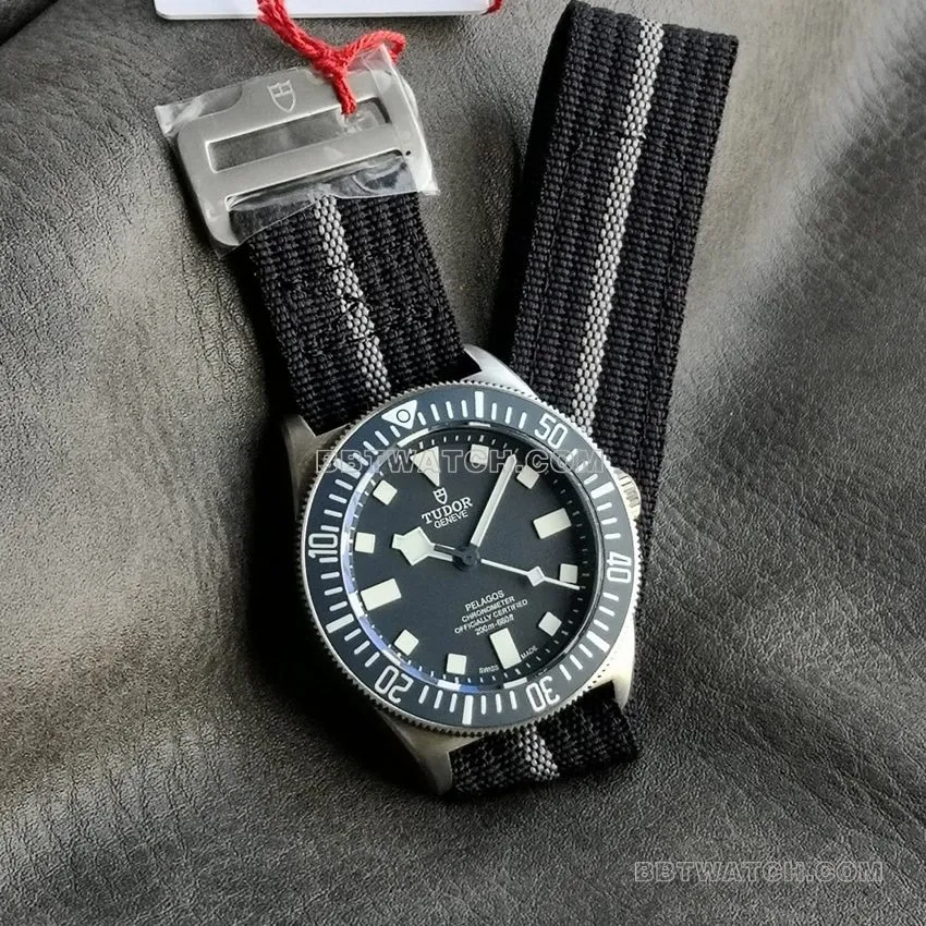M+ Factory Tudor Leader Submarine Top Blue Plate M25707B/23-0001 Front View