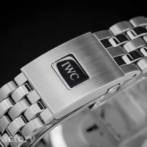V7 factory IWC top-tiersuper watch men's blue dialsteel bracelet mark eighteen series automatic movement watch side view