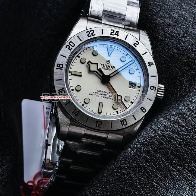 3CF factory collectible watch Biwan Tudorwhite dial steel braceletfront live photo