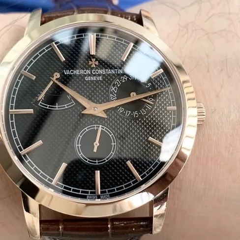 TWS factory top-tier replicaVacheron Constantinreplica watch men's black dial brown belt inheritance series mechanical leather strap round watch front view