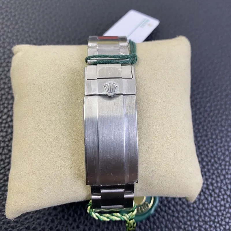 Rolexreplica watch Black Submariner watch side view
