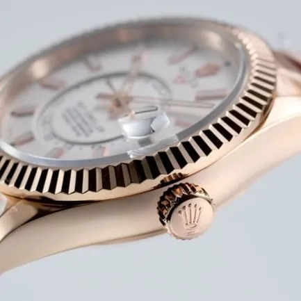 Top Rolex men's white dial rose gold Yacht-Master series mechanical watch side view