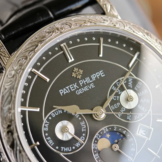 Patek Philippetop-tier watch men's white dial black strap hand-engraved mechanical leather strap 42mm watch front view