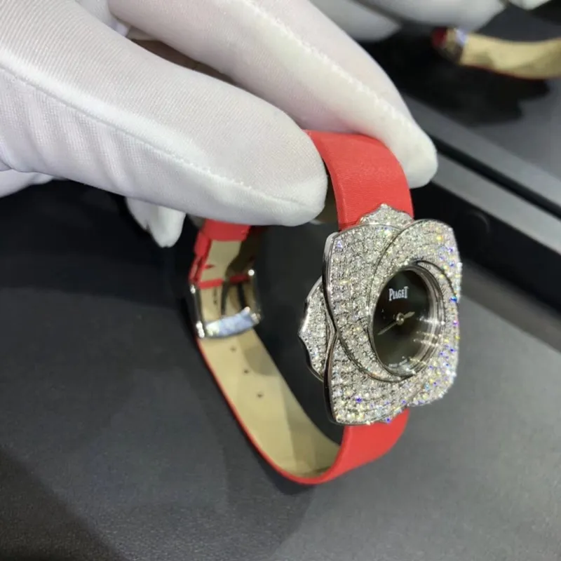 Piaget rose-shaped watch with rotatable petals diameter 37mm Swiss movement front view