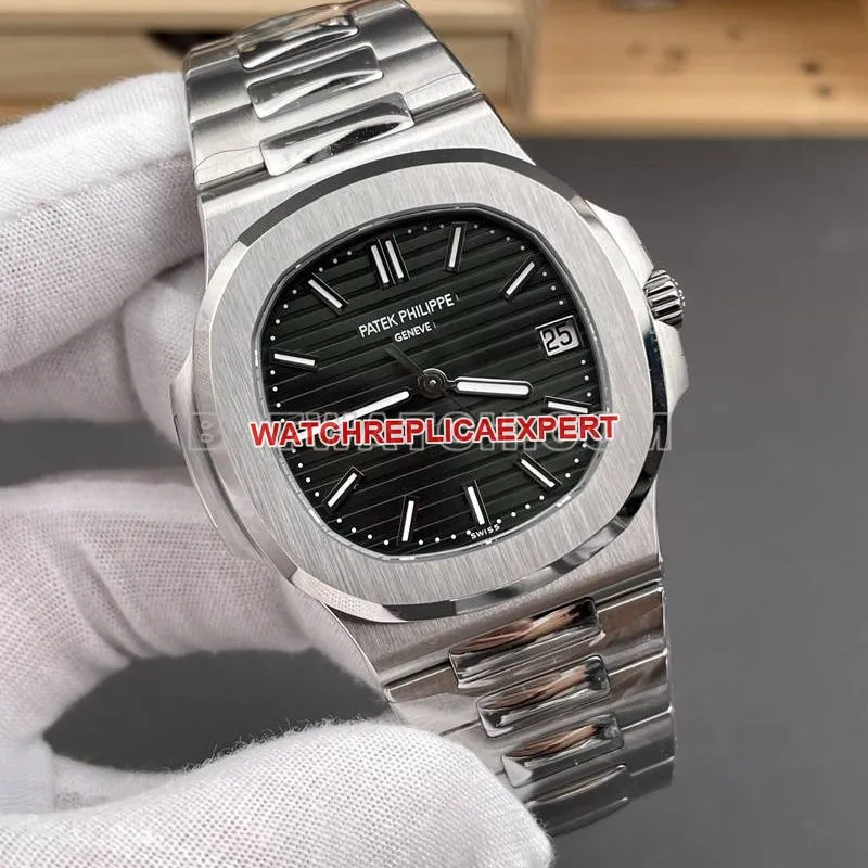 Patek Philippe1:1replica watch DDF factory Nautilus40mmgreen dial324movementsteel bracelet model front live photo