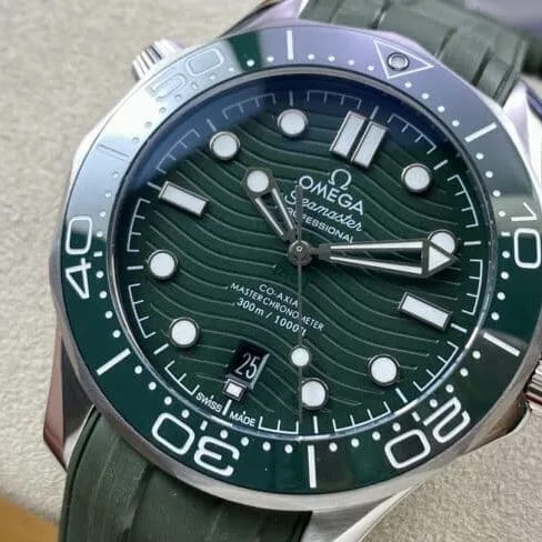 Omega 2022 Latest Seamaster 300 Dual-T Black-Green Dial Men's Mechanical Watch Front View