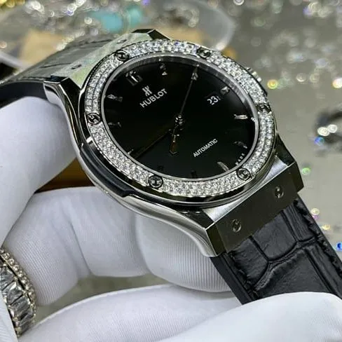 top-tier watch Hublot men's black dial black belt fully automatic movementleather strap watch front view