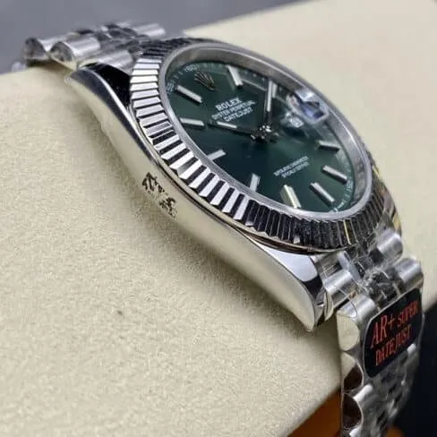 top-tier replicaAR Return of the King Rolexgreen dial Oyster Perpetual Datejust41 series men's watch front view