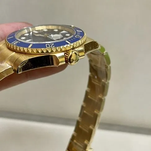 Top-tier watch Rolex men's blue dial gold band blue Submariner automatic movement watch front view