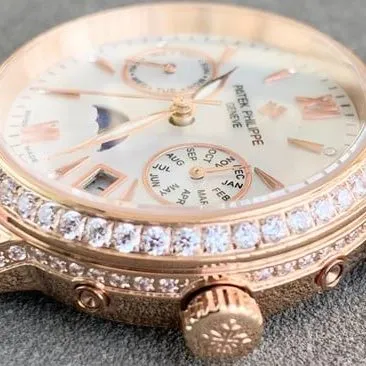 top-tier replicaPatek Philippehigh-quality ladies white dial pink belt fully automatic movementleather strap watch front view