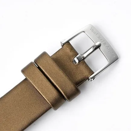 top-tier Van Cleef & Arpels women's white dial brown belt Charms Gold series quartzleather strap watch detail shots