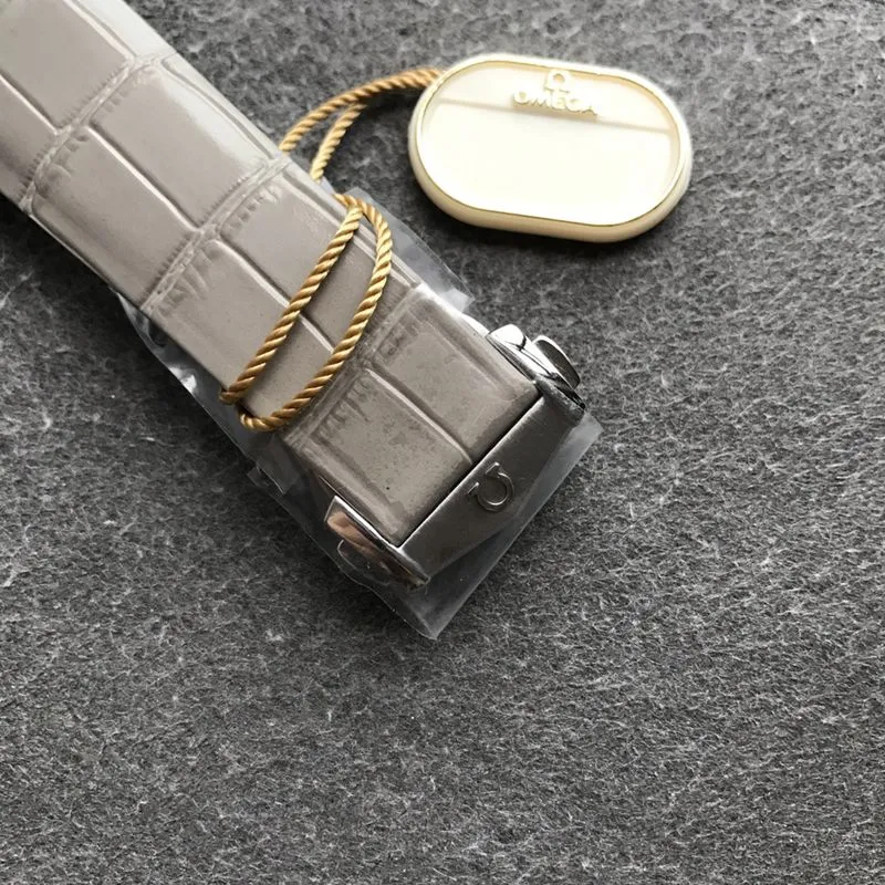 Omegatop-tiersuper watch fifth generation constellation series men's mechanical watch front view