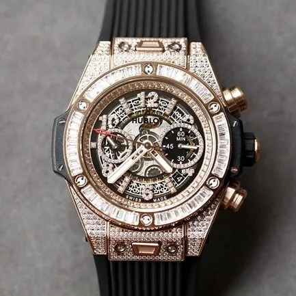 top-tier replicaHublot1:1 watch men's gold disc rubber strap full diamond v2 version BigBang series watch front view