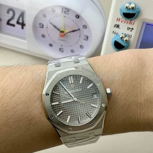 1:1replica watch VS FactoryAudemars PiguetRoyal Oak gray plate 4302 mechanical 15500front live photo