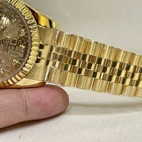 top-tier replicaRolexsuper watch men's gold plate gold band Datejust series watch front view