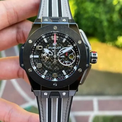 top-tiersuper cloneV6 factory full carbon shell Hublot Big Bang Ferrari titanium carbon fiber hollow three-dimensional date displaychronograph men's watch front view