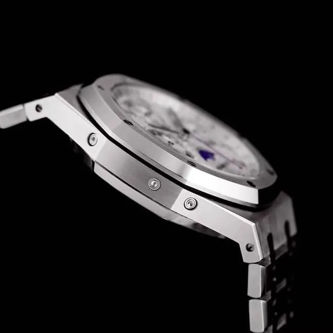 Audemars Piguettop-tier watch automatic movement men's white dialsteel braceletRoyal Oak series watch front view