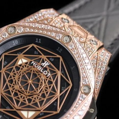 top-tier table Hublot series tattoo OEM1:1 open mold rose goldblack dial full diamond men's mechanical watch detail shots