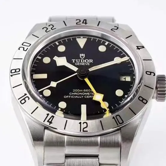 ZF Biwan Tudor1:1replica watch black dialsteel bracelet model M79470-0001 side view