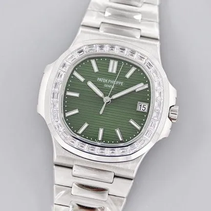 Patek Philippetop-tier watch men's green dialsteel bracelet fully automatic movement watch side view