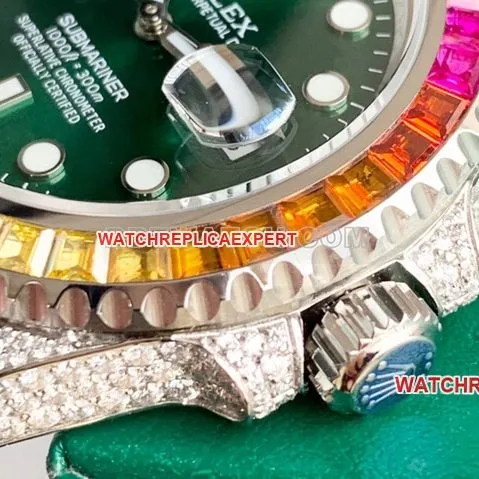 RolexSubmariner1:1super clonegreen dial rainbow diamond bezelleather strap front live photo